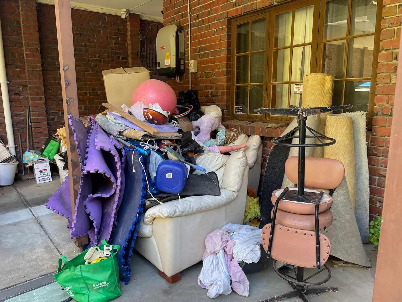 Junk, rubbish and furniture removal in Adelaide Junk, rubbish and furniture removal in Adelaide